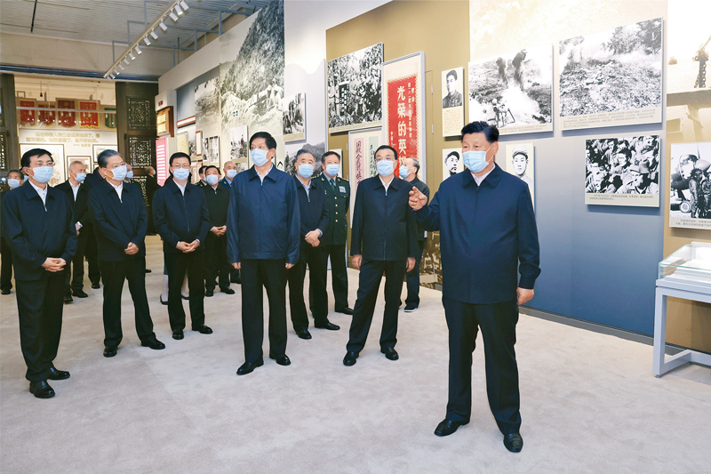 2020年10月19日，黨和習(xí)近平、李克強(qiáng)、栗戰(zhàn)書、汪洋、王滬寧、趙樂際、韓正、王岐山等在中國人民革命軍事博物館參觀“銘記偉大勝利　捍衛(wèi)和平正義——紀(jì)念中國人民志愿軍抗美援朝出國作戰(zhàn)70周年主題展覽”。新華社記者 鞠鵬/攝